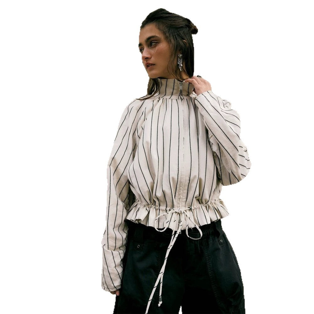 Damen Leichte gestreifte Cropped-Bluse mit Tunnelzugsaum, Stehkragen und halbem Reißverschluss Shop Nory