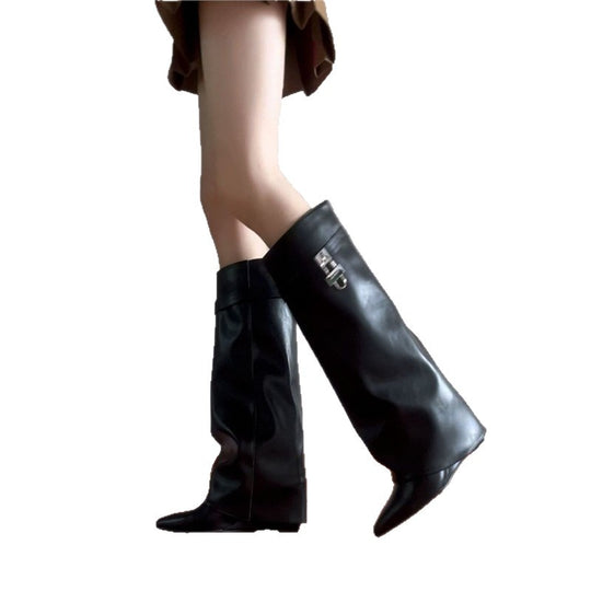 Damen kniehohe Lederstiefel mit spitzer Zehenform, flachem Absatz und seitlichem Schnallenverschluss Shop Nory