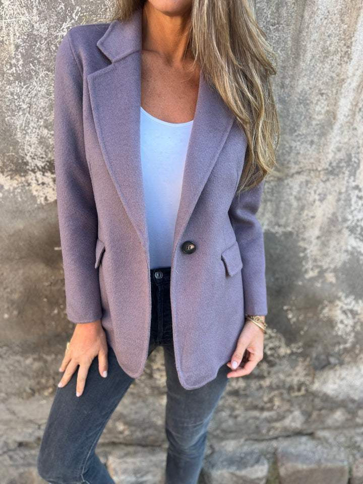 Damen taillierter Bouclé-Blazer mit fallendem Revers und Ein-Knopf-Detail Shop Nory