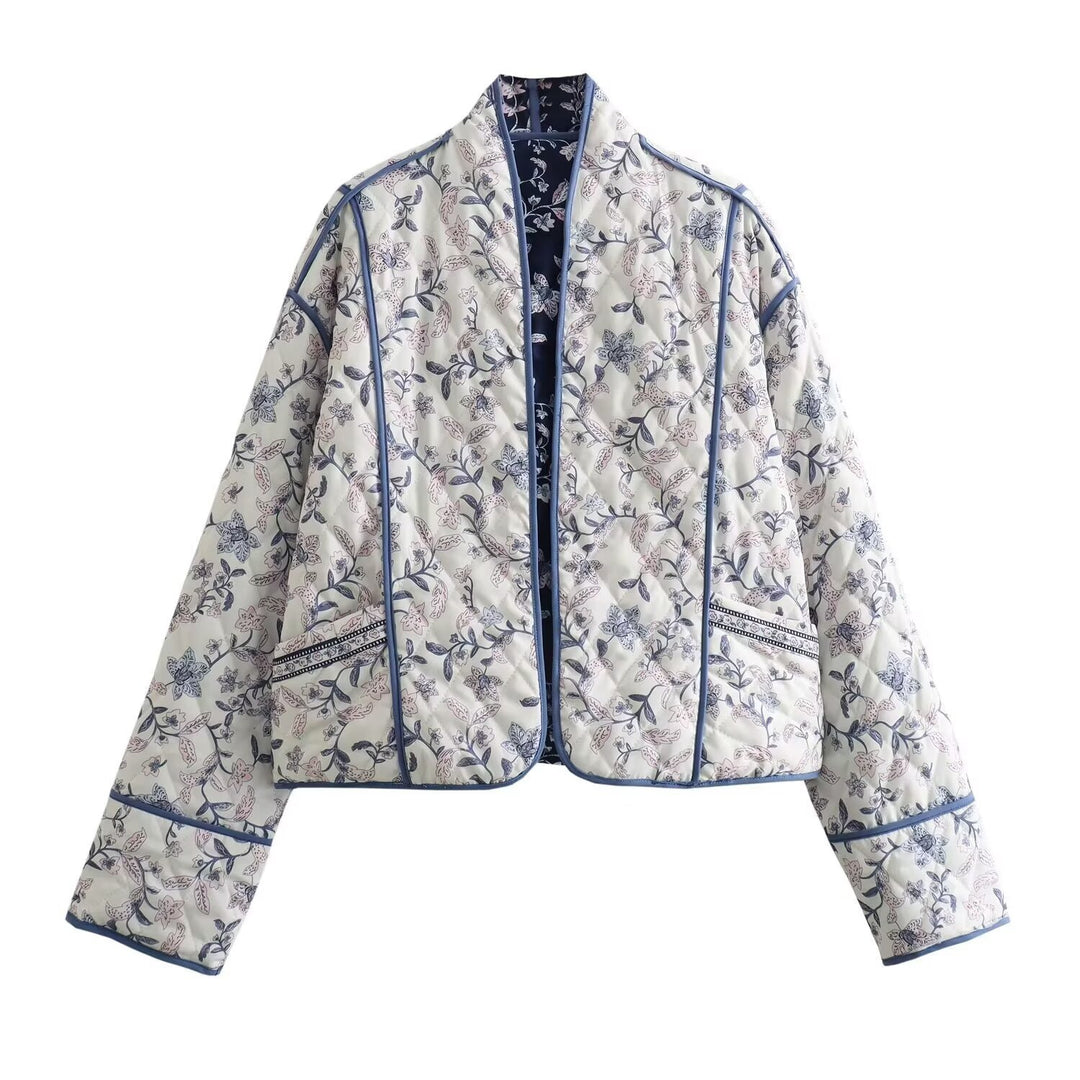 Damen gesteppte Kimono-Jacke mit floralem Allover‑Muster und kontrastierender Paspelierung Shop Nory