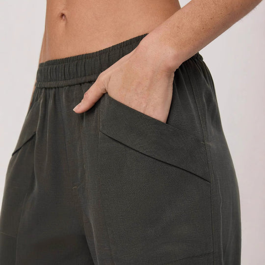 Damen Relax-Joggerhose mit hohem Gummibund und aufgesetzten Taschen Shop Nory