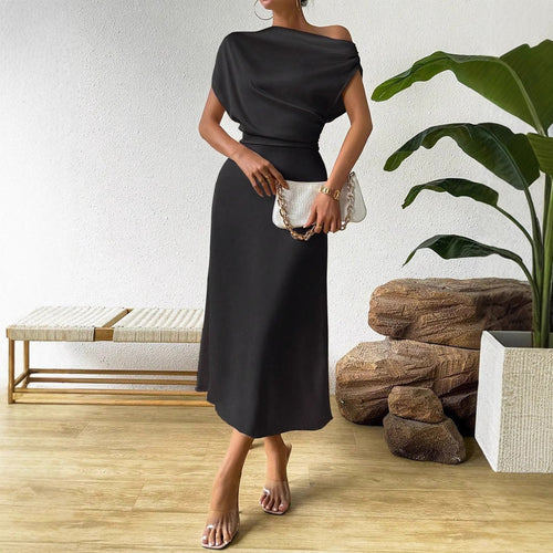 Damen Elegantes und fließendes Abendkleid mit asymmetrischem Schnitt