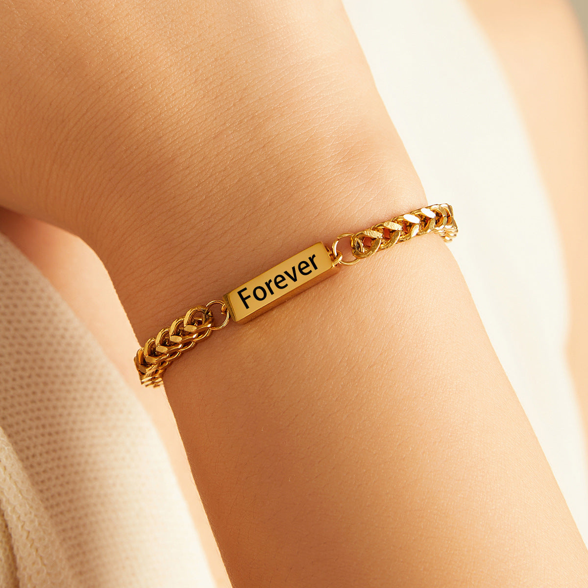 Damen stilvolles Gliederarmband mit gravierbarem Element Shop Nory