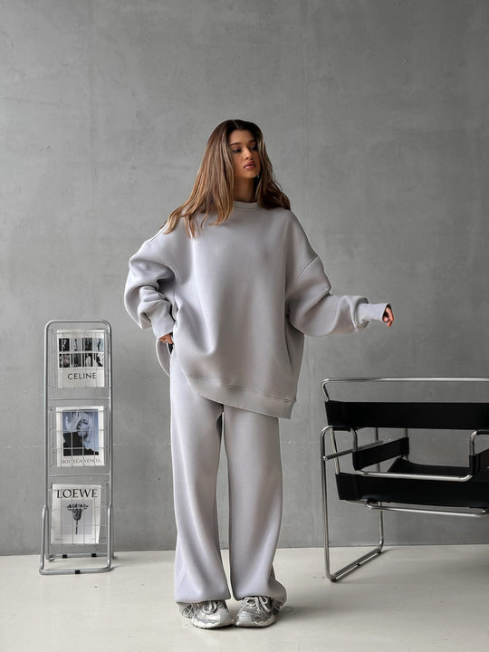 Damen Oversized Lounge-Set aus schwerem Neopren-ähnlichem Fleece mit weitem Raglan-Sweater und gerader Relax-Hose Shop Nory