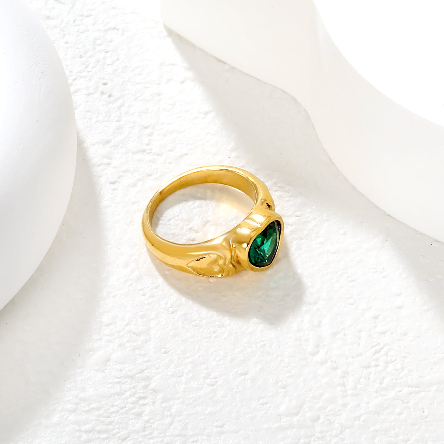 Damen Herzring mit funkelndem Zirkonanhänger und geschwungenem Design Shop Nory