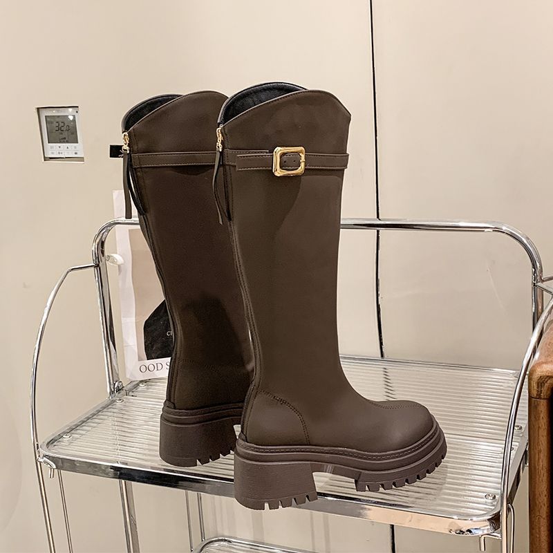 Damen Kniehohe Plateaustiefel mit grober Profilsohle und Ziergürtel Shop Nory