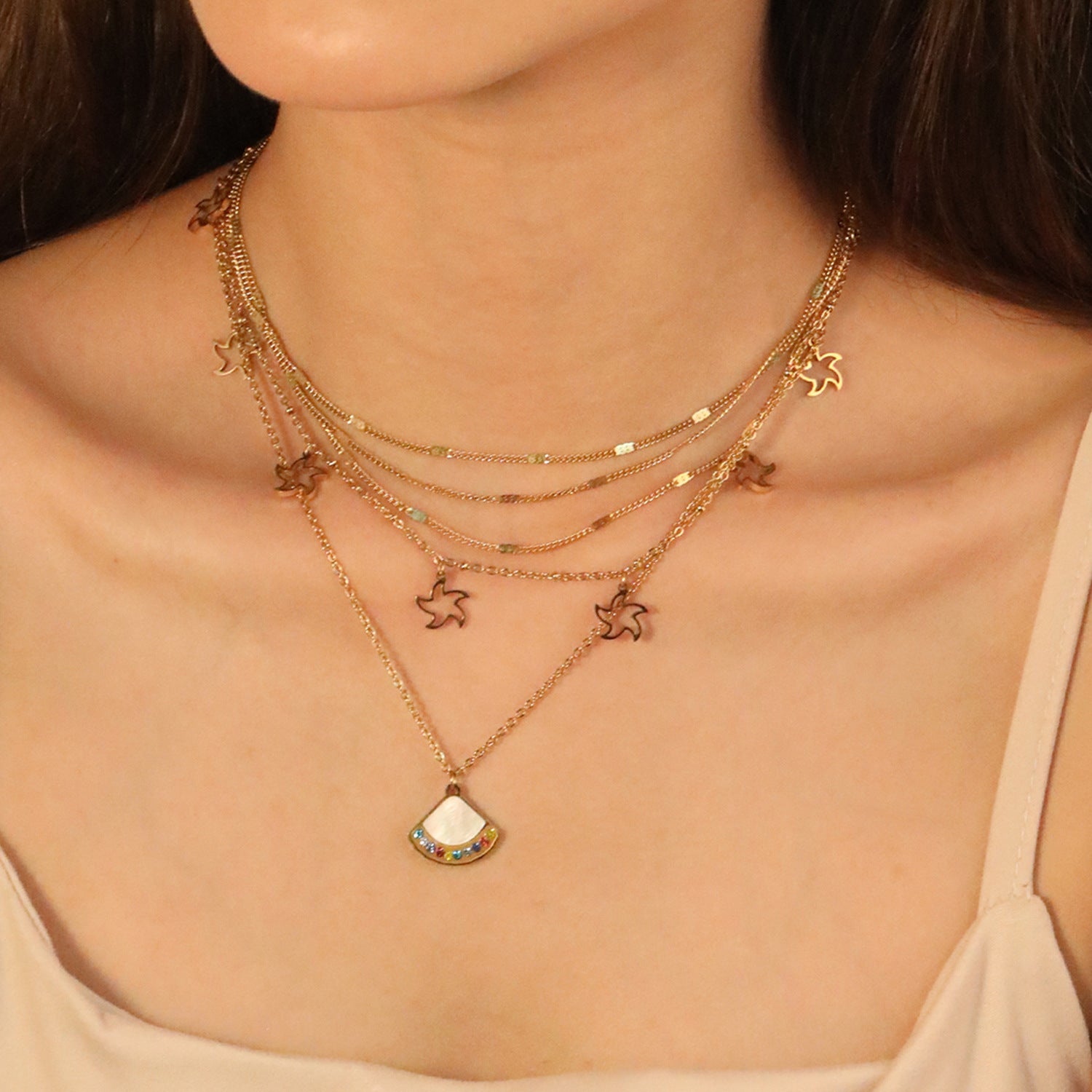 Damen mehrlagige Halskette mit goldplattierten Sternenanhängern und funkelndem Hauptanhänger Shop Nory