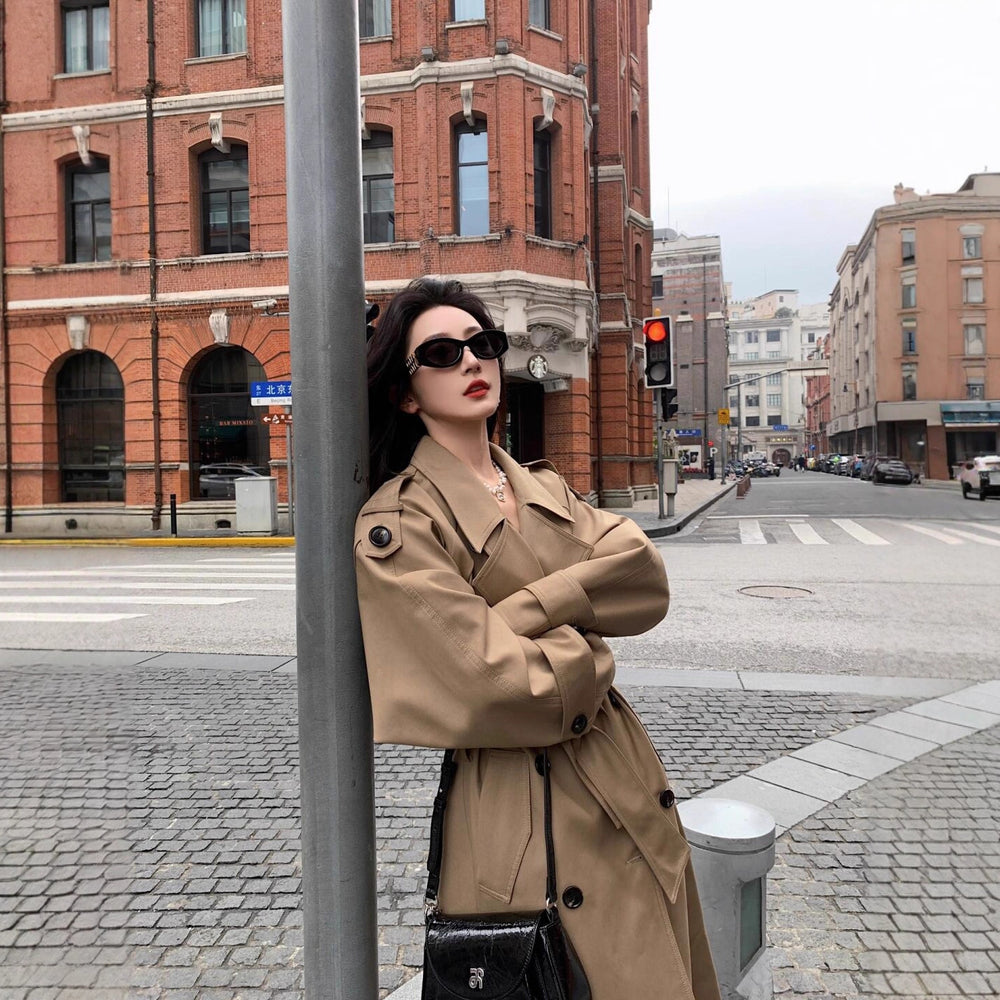 Damen Moderner Boxy-Trenchcoat mit markanter Schulterpartie und Taillengürtel Shop Nory