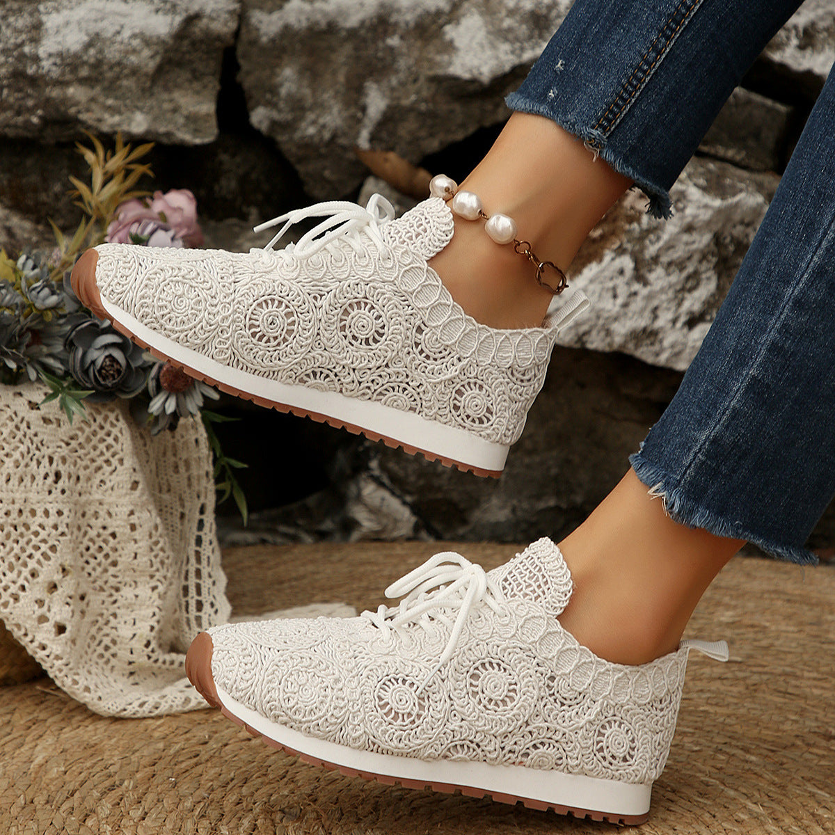 Damen Sneakers mit filigranem Häkeldesign und bequemem Fußbett