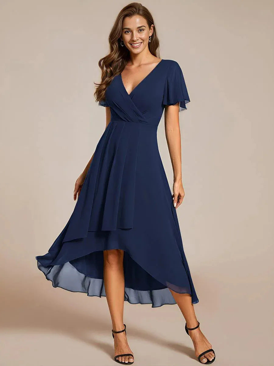 Damen elegantes Midikleid mit fließendem Stoff und asymmetrischen Ärmeln