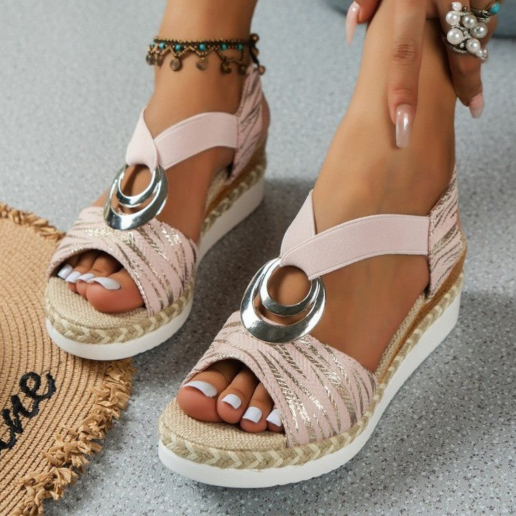 Damen Wedge-Sandalen mit modernen Riemendesign und elegantem Zierelement