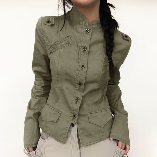 Damen nan taillierte Utility‑Militärjacke mit Stehkragen, Schulterpatten und aufgesetzten Pattentaschen Shop Nory