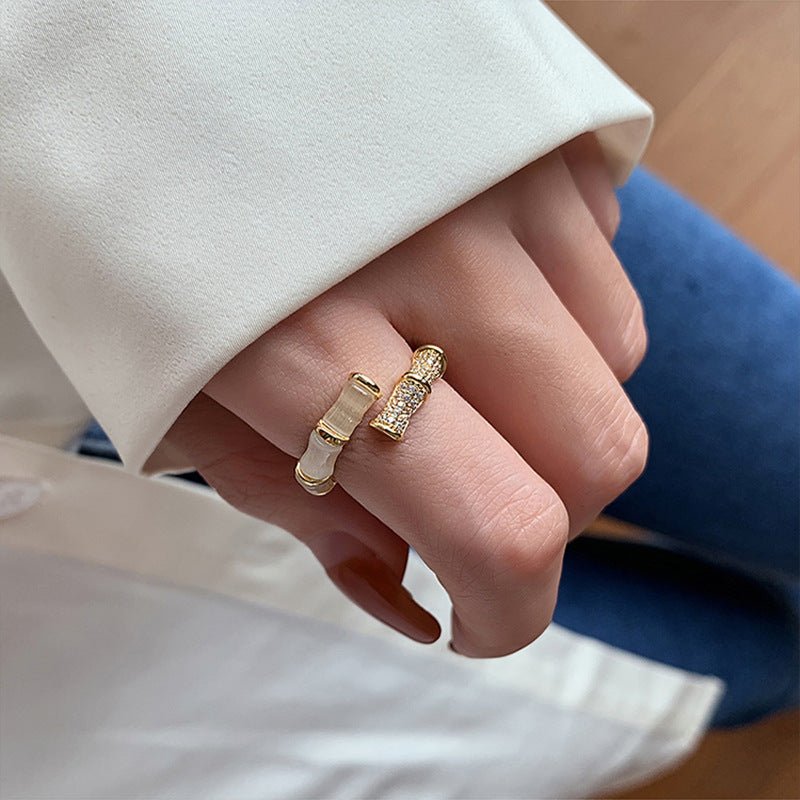 Damen schimmernder Edelstahlring mit funkelnden Zirkonia und eleganter Struktur Shop Nory