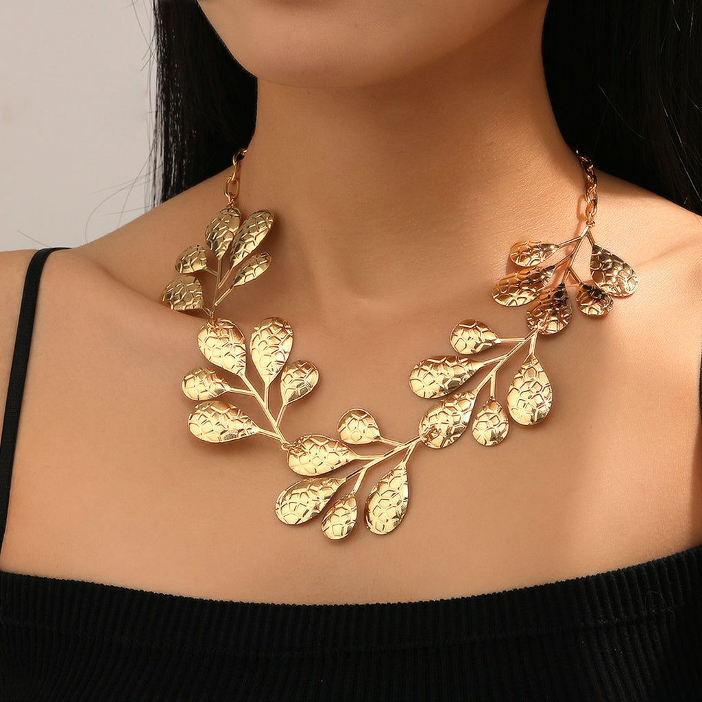 Damen Statement-Halskette mit herzförmigem Design und glänzendem Finish Shop Nory