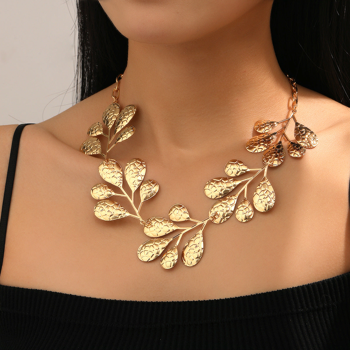 Damen Statement-Halskette mit herzförmigem Design und glänzendem Finish Shop Nory
