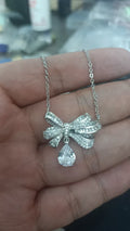 Damen Halskette mit kunstvollem Schleifenanhänger und funkelndem Kristall Shop Nory
