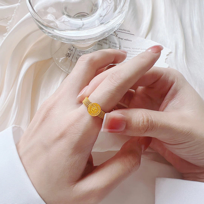 Damen Ring mit prägnantem Münzdesign und netzartigem Band Shop Nory