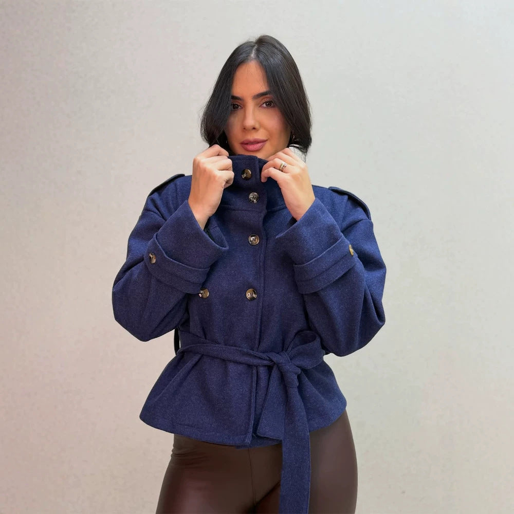 Damen Kurzer doppeltreihiger Mantel mit Stehkragen und Bindegürtel Shop Nory