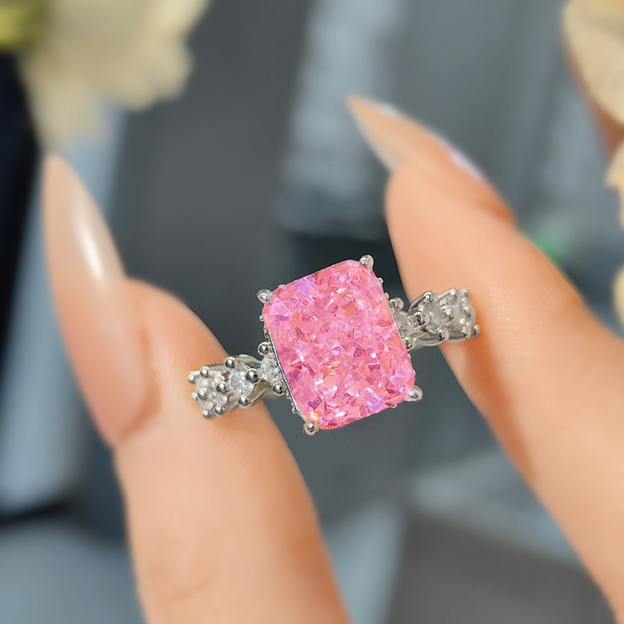 Damenring mit quadratischem, facettiertem Edelstein und prächtigen Zirkonia Shop Nory