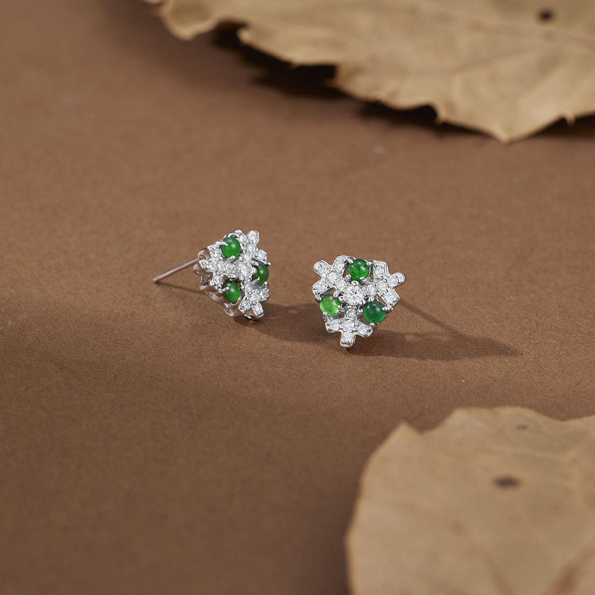 Damen Ohrringe mit grünem Jade-Edelstein und funkelnden Zirkonia Shop Nory