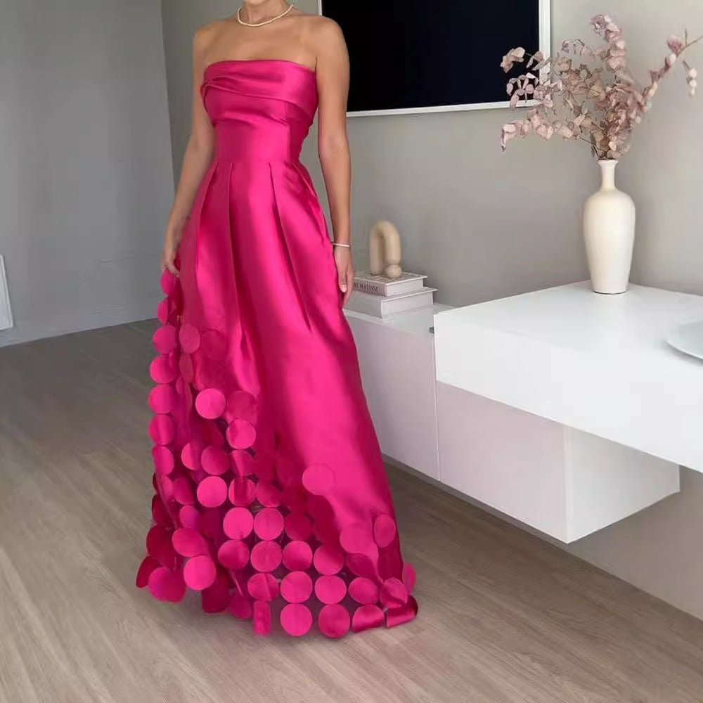 Damen Abendkleid mit Aufregendem Schichten Design und Raffinierten Details