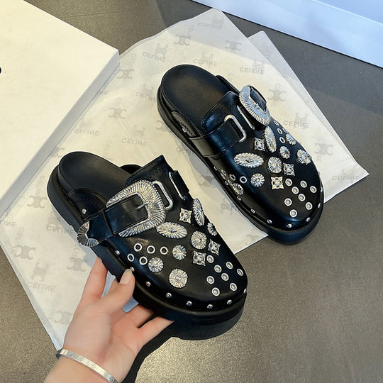 Damen Leder-Plateau-Mules mit Zierösen und dekorativer Schnallen-Applikation Shop Nory