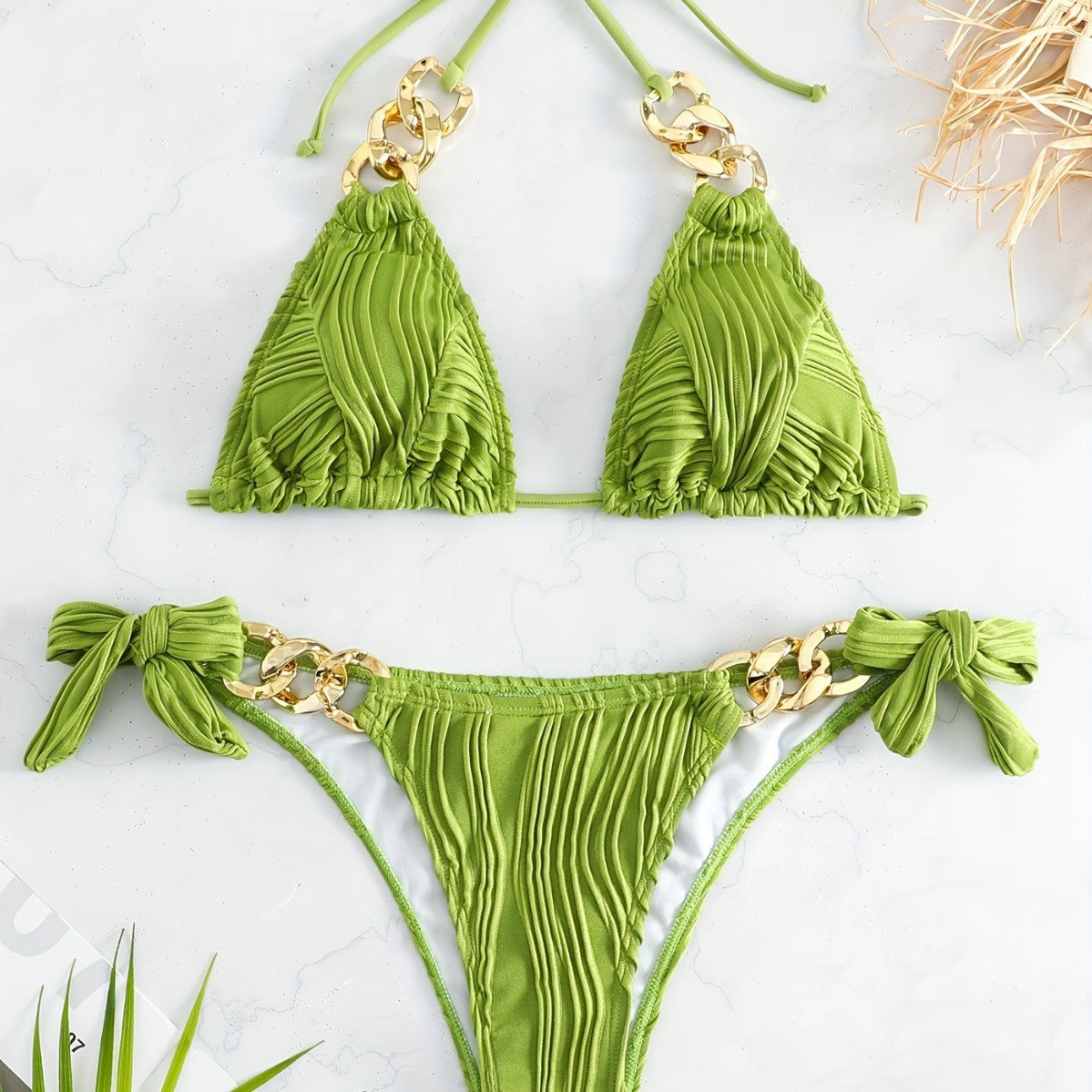 Damen Bikiniset mit luxuriösen Rüschen und goldenen Kettenakzenten