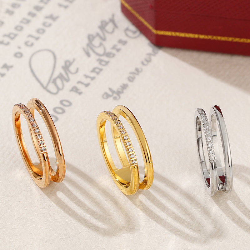 Damenring mit einzigartigem, geschichtetem Design und strahlenden Kristallen Shop Nory