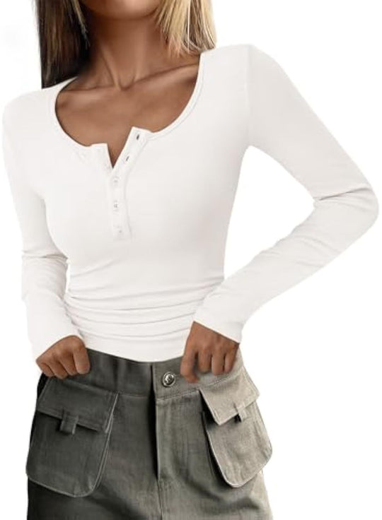 Damen Langärmeliges Rippshirt mit Henley-Knopfleiste und taillierter Passform Shop Nory