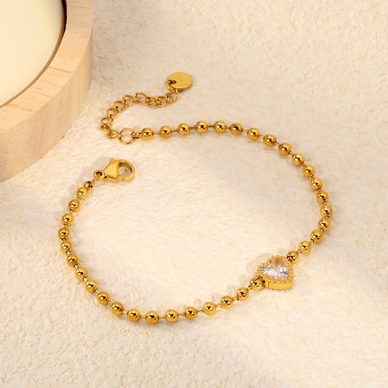 Damen Armband mit herzförmigem Kristallanhänger und eleganter Gliederkette Shop Nory
