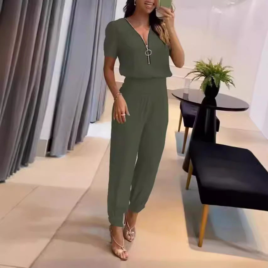 Damen Jumpsuit mit hochgeschlossenem Kragen und seitlichem Reißverschluss