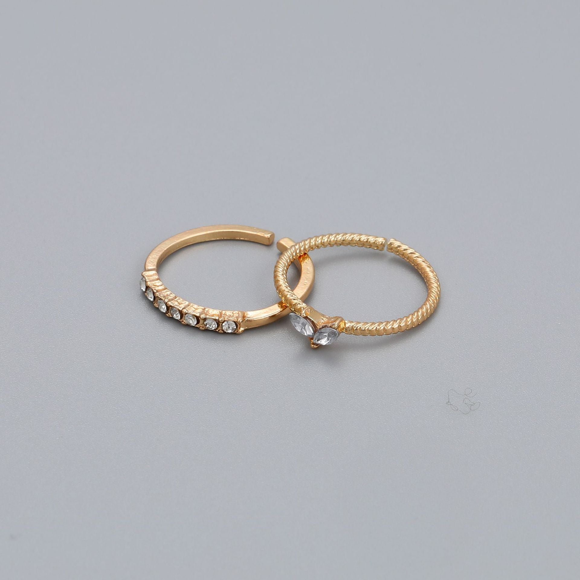 Damen Ring-Kollektion mit verschiedenen Designs und stilvollen Oberflächen Shop Nory