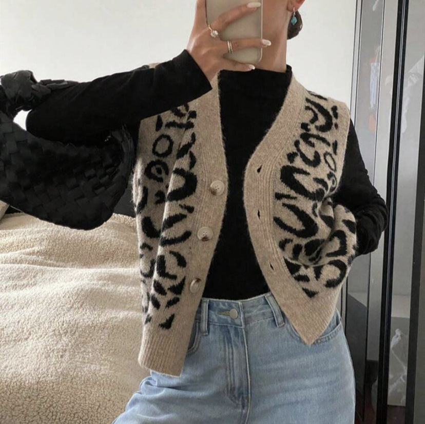 Damen Strickweste mit Animal-Jacquard und V-Ausschnitt Shop Nory