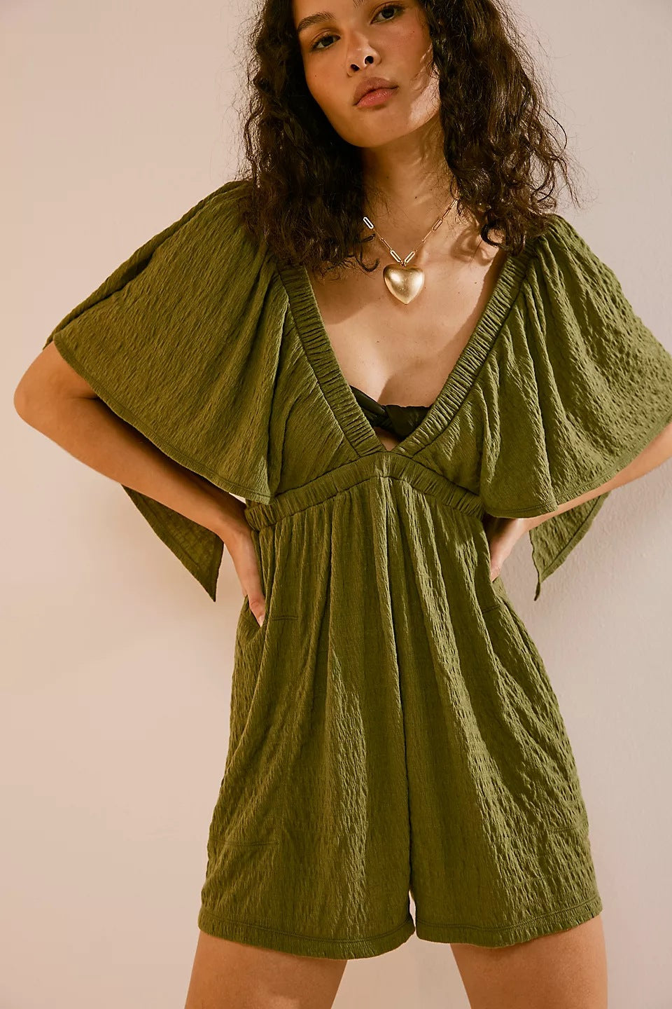 Damen luftiges Jumpsuit mit weitem Schnitt und V-Ausschnitt Shopnory