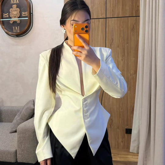 Damen taillierter Blazer mit spitzem Schößchen und tiefem V-Ausschnitt Shop Nory