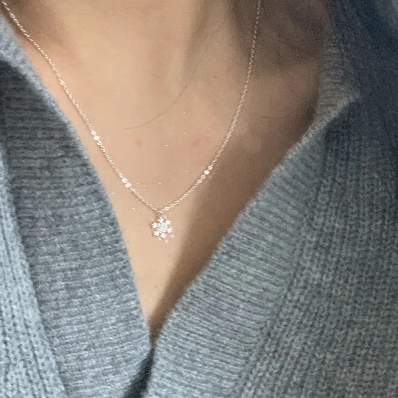 Damen Halskette mit detailliertem Schneeflocken-Anhänger Shop Nory