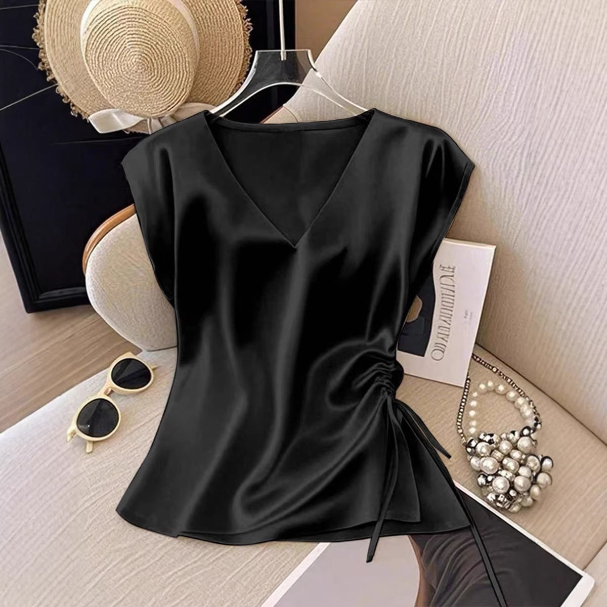 Damen Satinbluse mit seitlichem Kordelzug und V-Ausschnitt