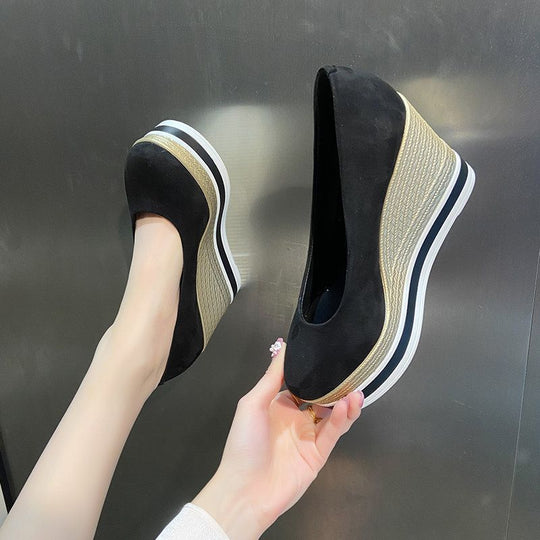 Damen Plateau-Keilpumps mit Bastkeil und Lack-Kroko-Optik Shop Nory