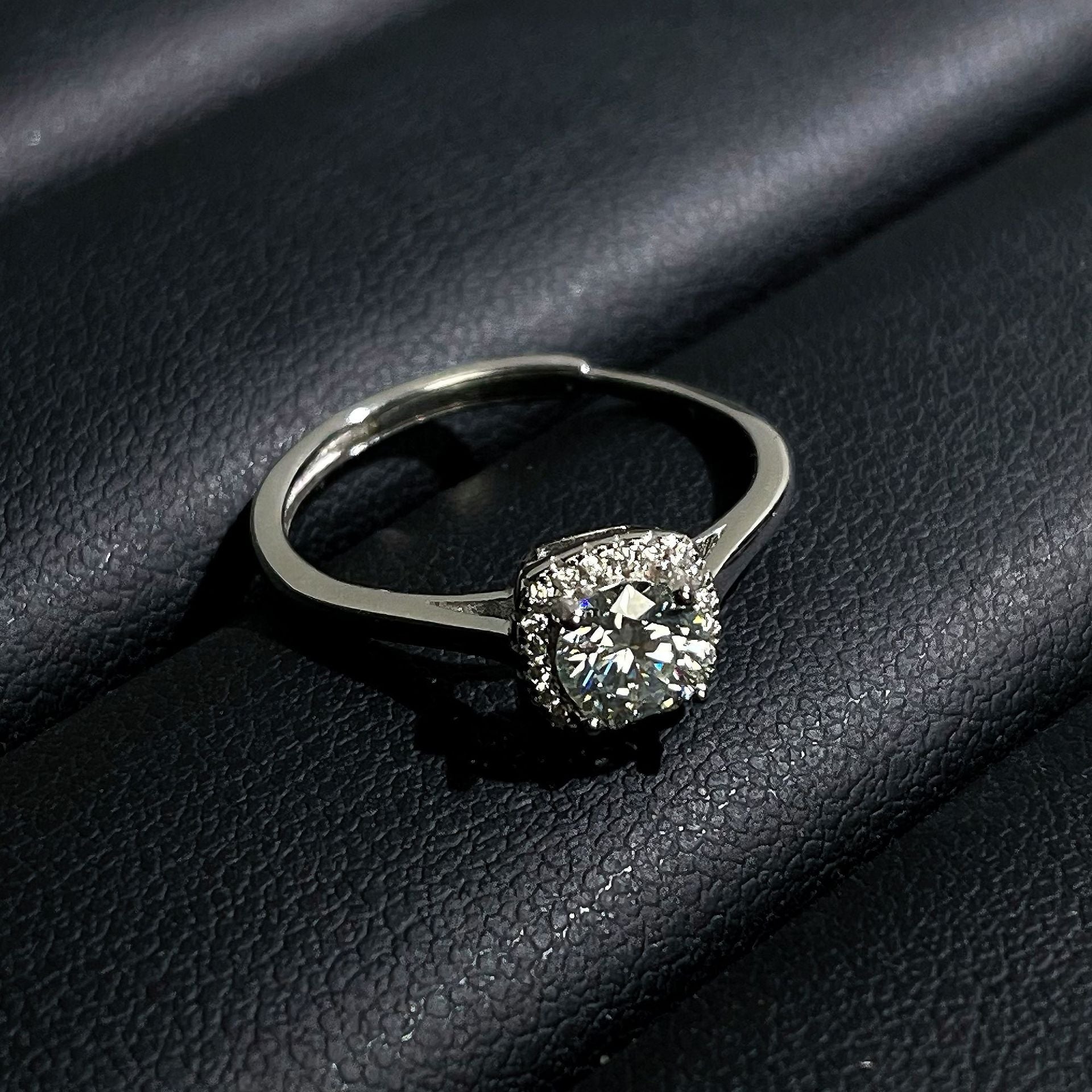 Damen Schmuckring mit funkelndem Zirkonia und eleganter Fassung Shop Nory