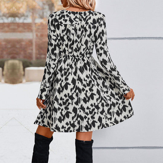 Damen Kleid im A-Linienschnitt mit V-Ausschnitt, elastischer Taille und Ethno-Borte Shop Nory