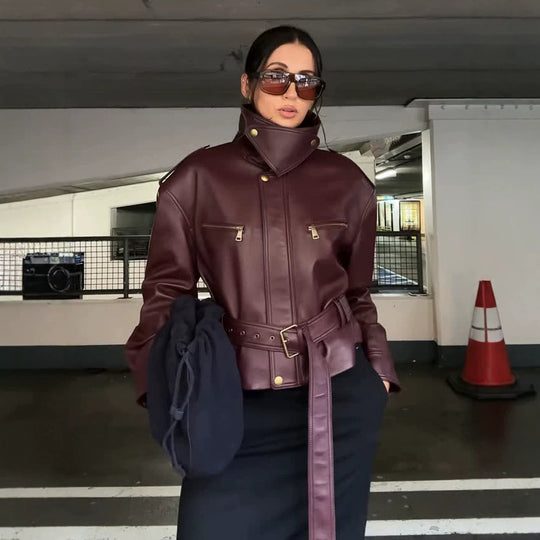 Damen taillierte Lederimitat-Bomberjacke mit hohem Stehkragen und Bindegürtel Shop Nory