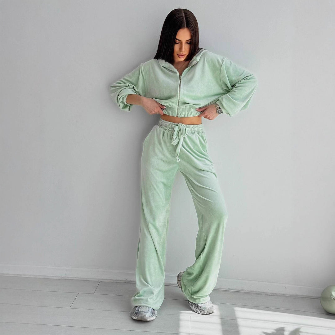 Damen Zweiteiliges Samt-Loungewear-Set mit Cropped-Zipjacke und weiter High-Waist-Sweathose Shop Nory