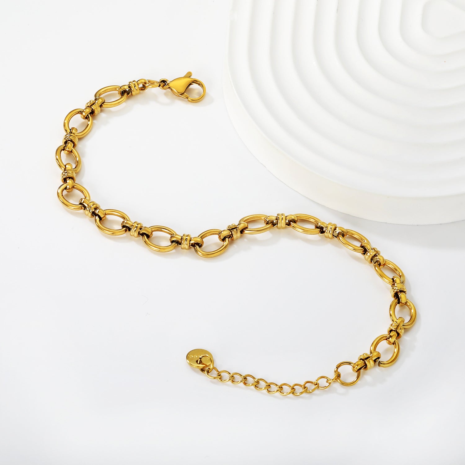 Damen Armband aus hochwertigem Edelstahl mit herzförmigen Anhängern Shop Nory