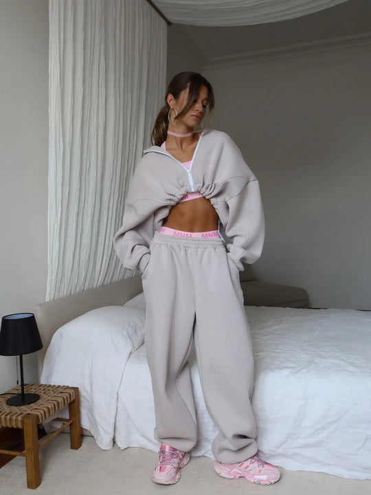 Damen kurzes Oversize-Scuba-Zip-Hoodie mit Tunnelzug und figurformender High-Waist-Jogginghose Shop Nory