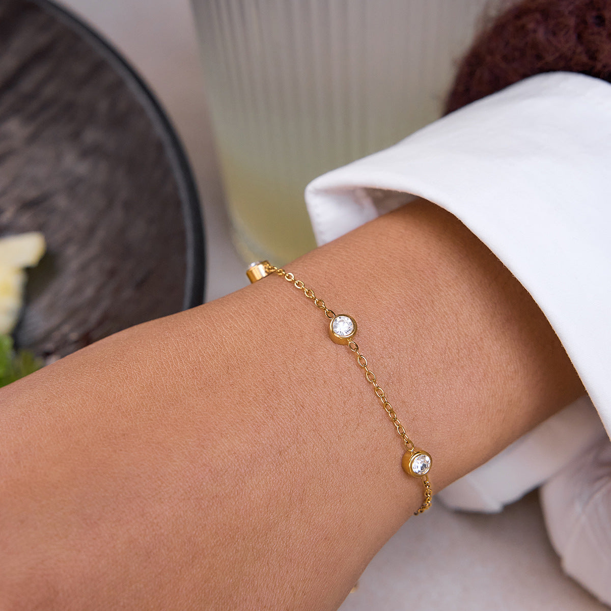 Damen Halskette mit funkelnden Zirkonia und eleganter Gliederstruktur Shop Nory