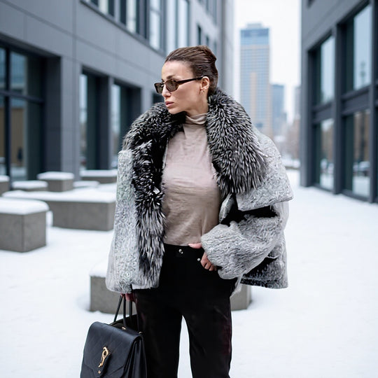 Damen Kurzjacke aus Kunstfell im Oversize‑Cut mit voluminösem Webpelzkragen Shop Nory
