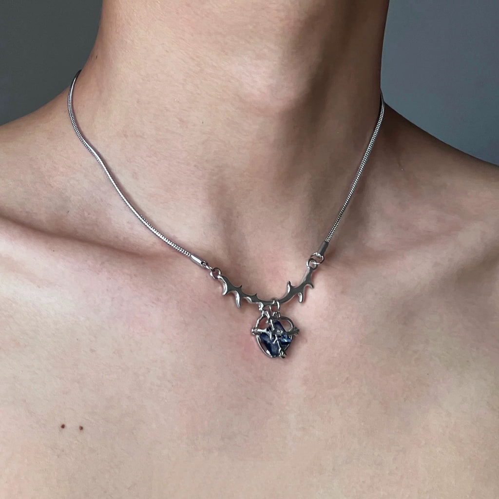Damen Halskette mit filigranem Herzanhänger und stylischem Kettendesign Shop Nory
