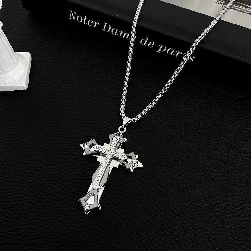 Damen Halskette mit verziertem Kreuzanhänger und funkelnden Zirkonia Shop Nory
