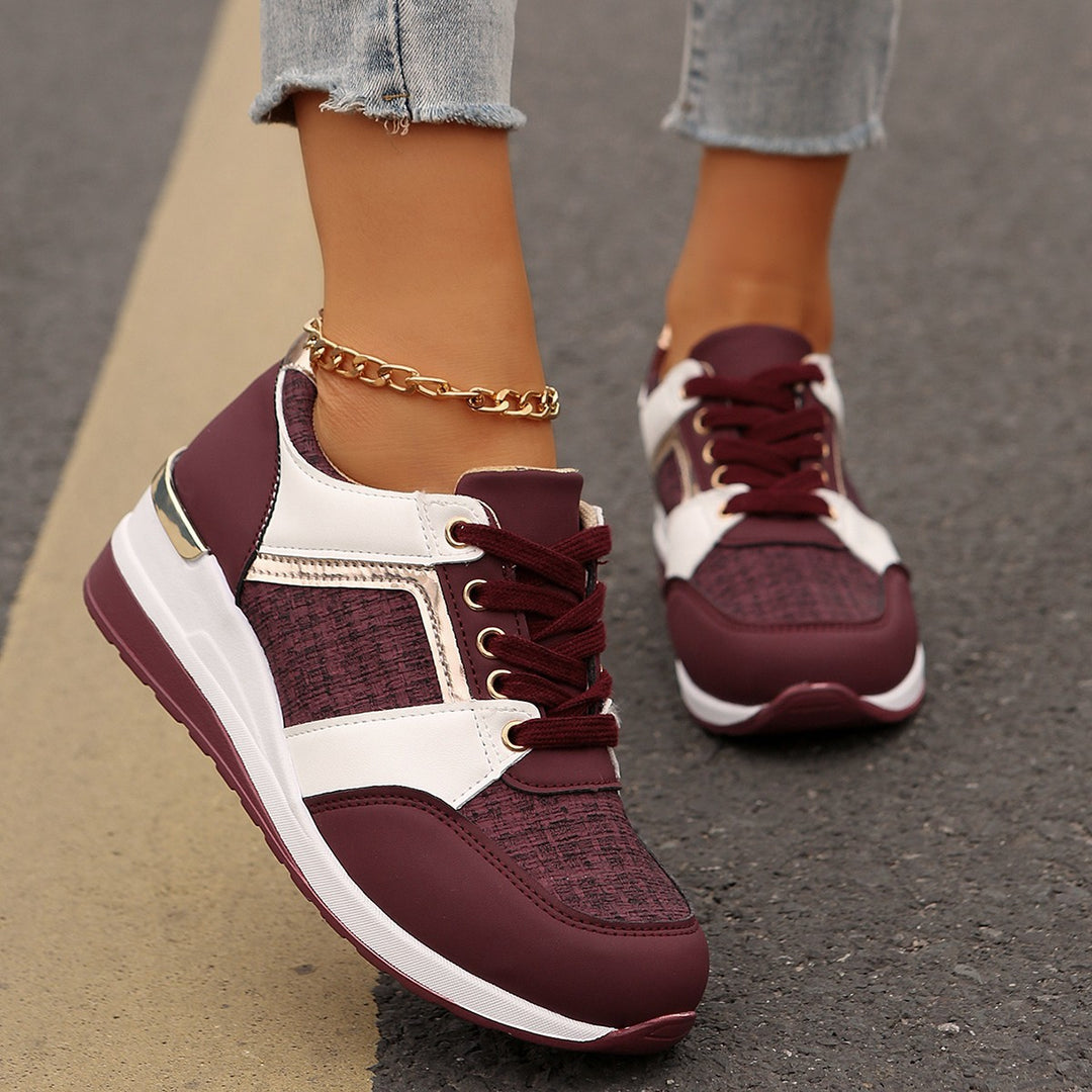 Damen sportive Keil-Sneaker mit strukturiertem Strickmix gepolstertem Komfortfußbett und goldenen Akzenten Shop Nory