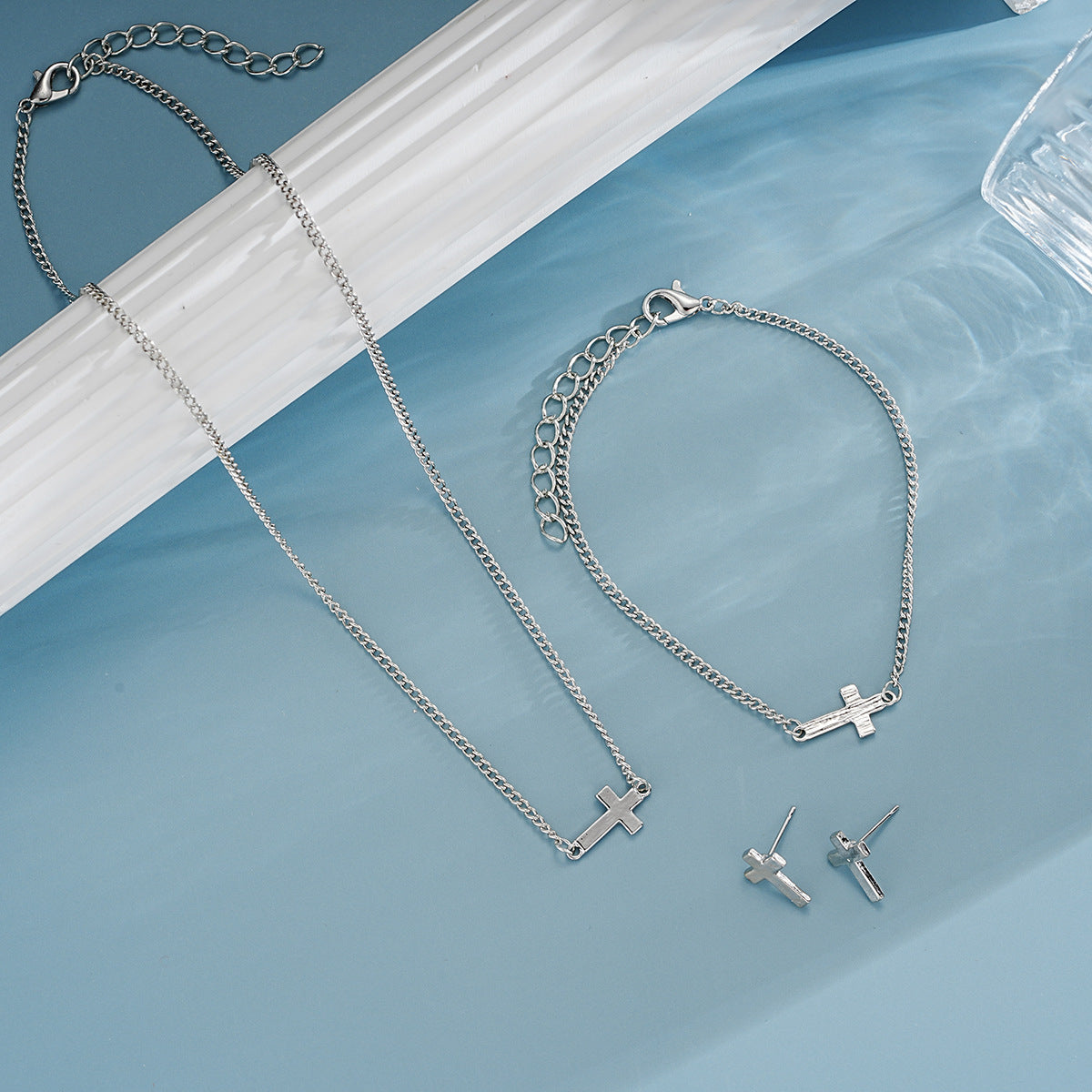 Damen Schmuckset mit kreuzförmigem Design und feinen Details Shop Nory